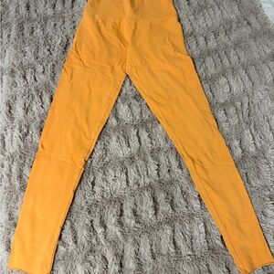 Aritzia TNA Leggings 🧡🍊